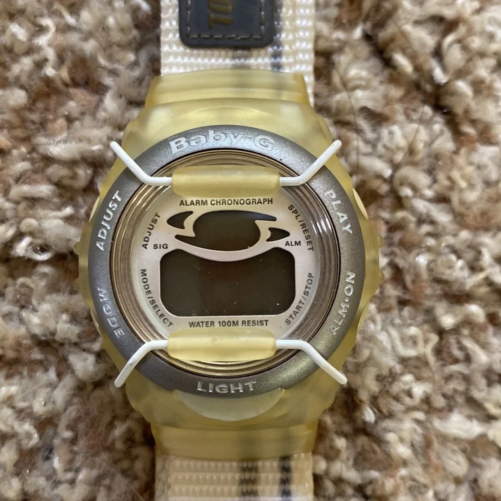 Tough Label Baby G-Shock. Still works but no batteries - Picture 2 of 3